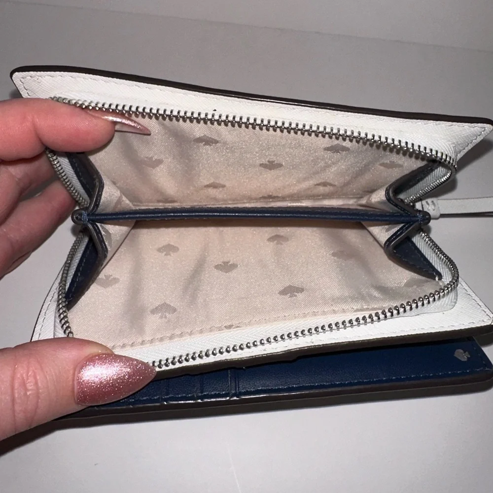 Kate Spade NWOT Cameron Meadow Green and White Saffiano Leather Bifold